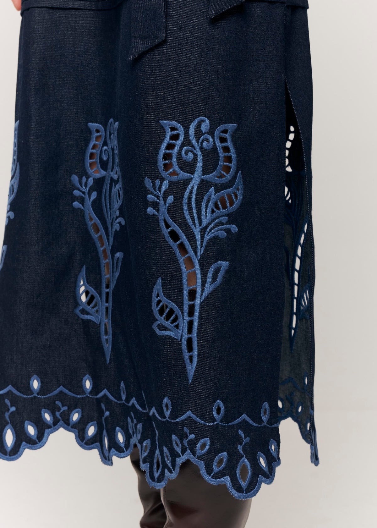 Column Bloom Embroidered Linen Shirt Blouse – Ivory