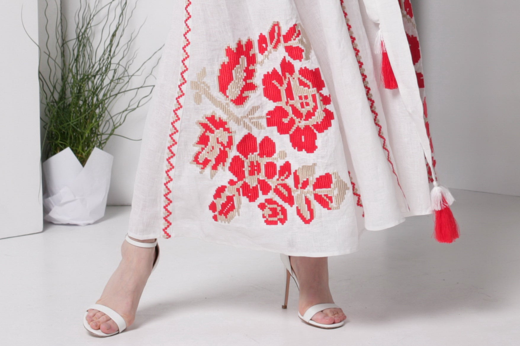 Annabo Vesna White Maxi Dress