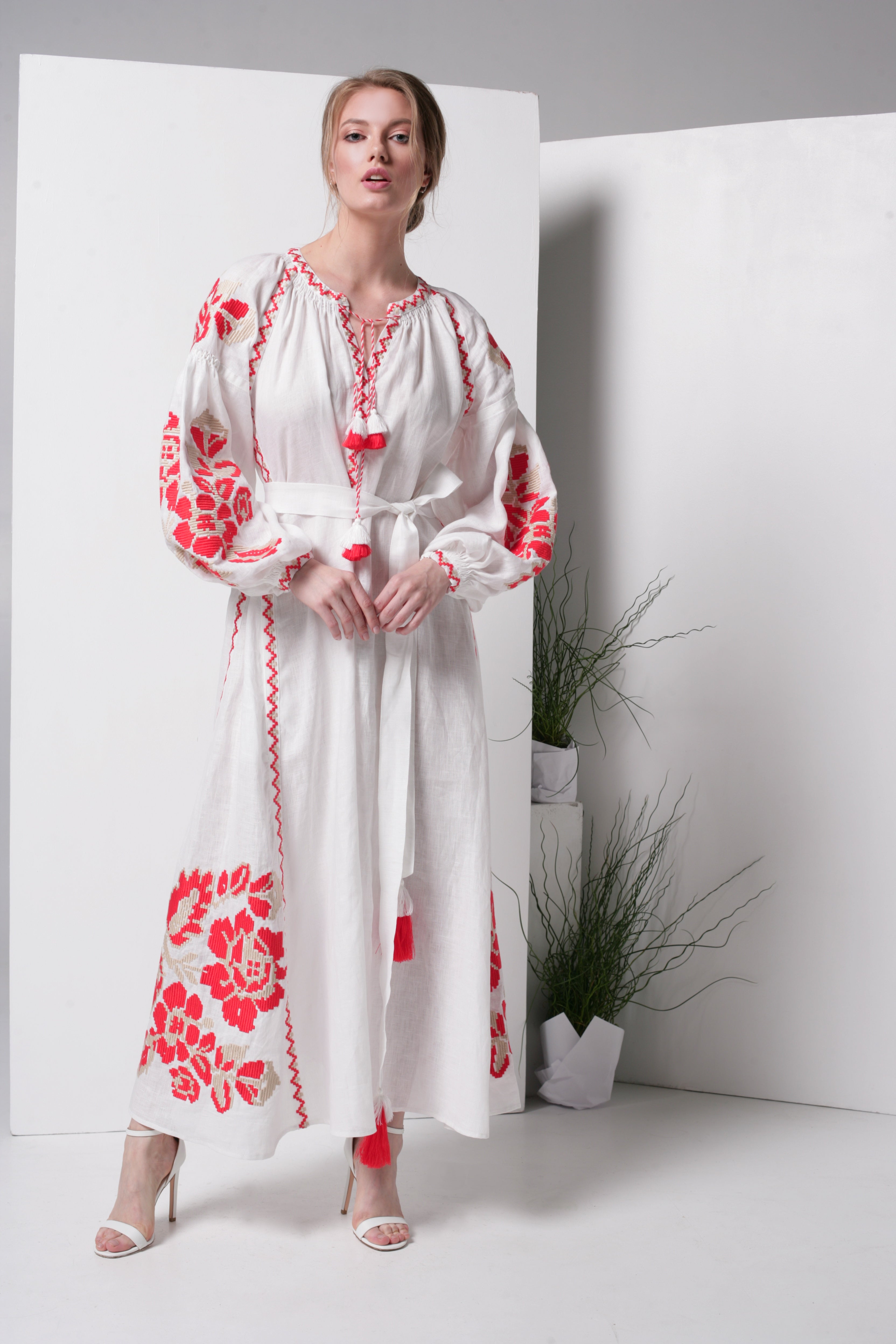 Annabo Vesna White Maxi Dress