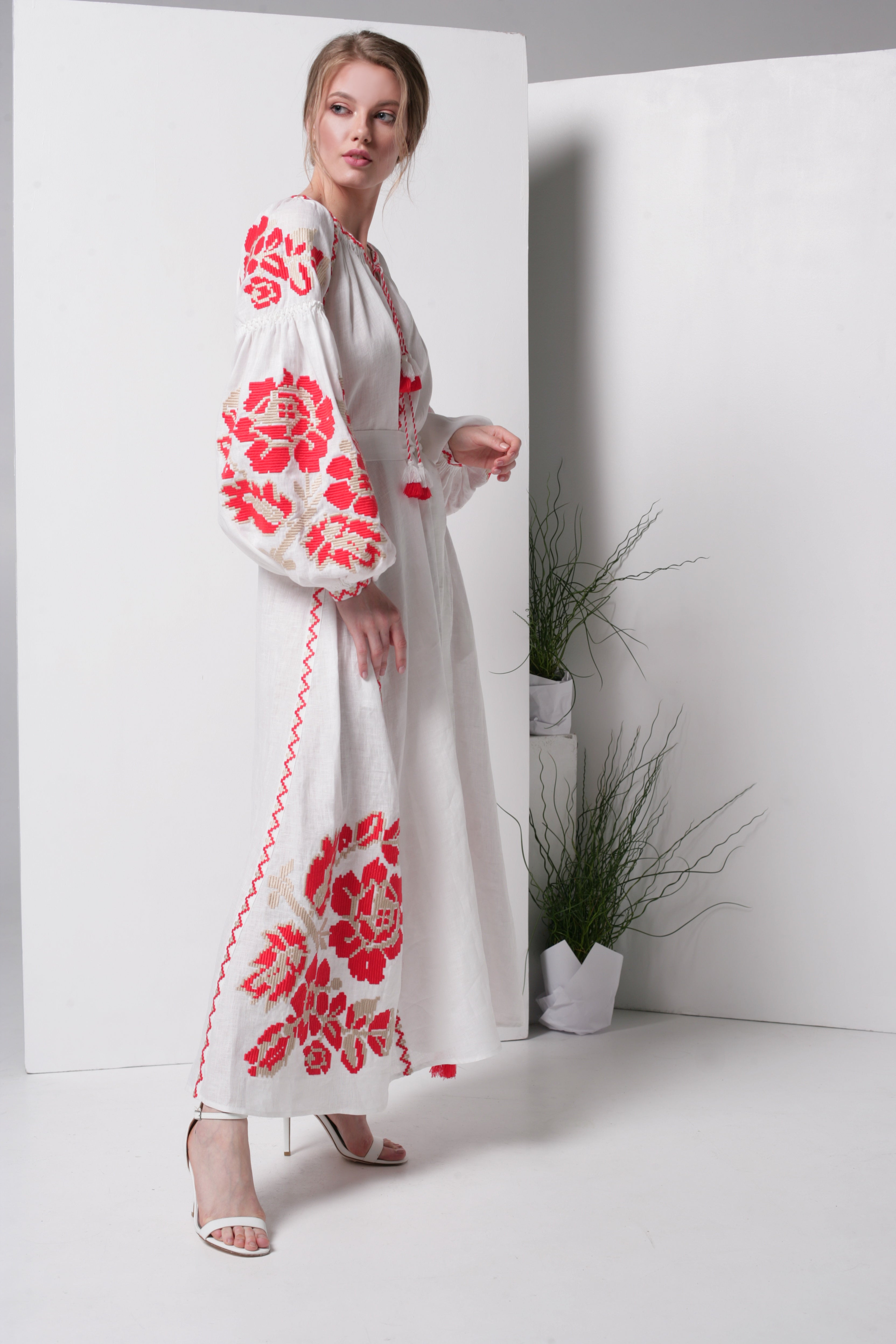 Annabo Vesna White Maxi Dress