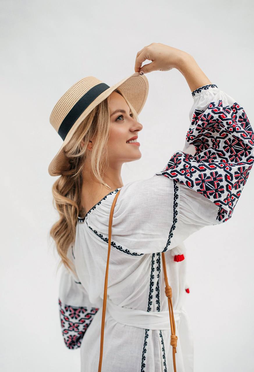 Annabo Svitanok White Maxi Dress