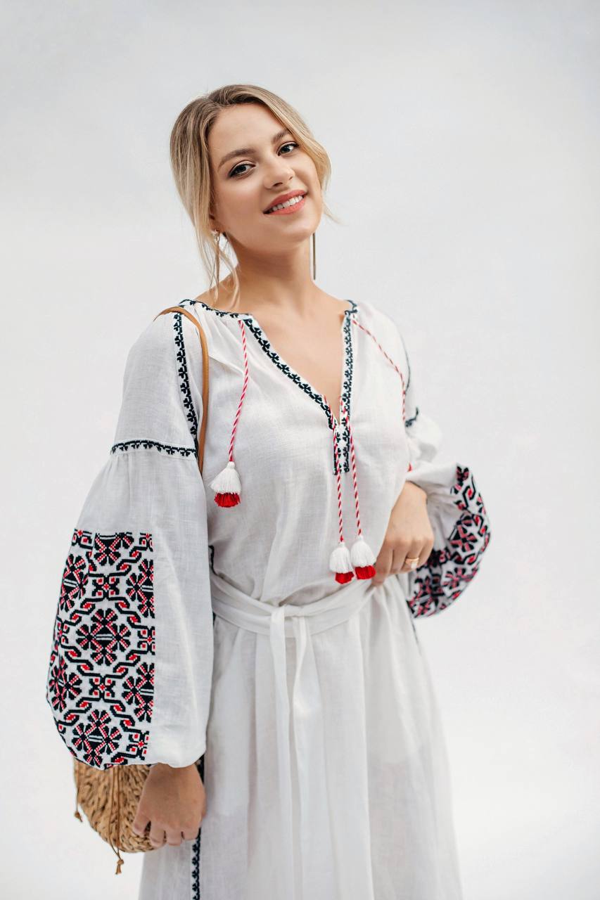 Annabo Svitanok White Maxi Dress