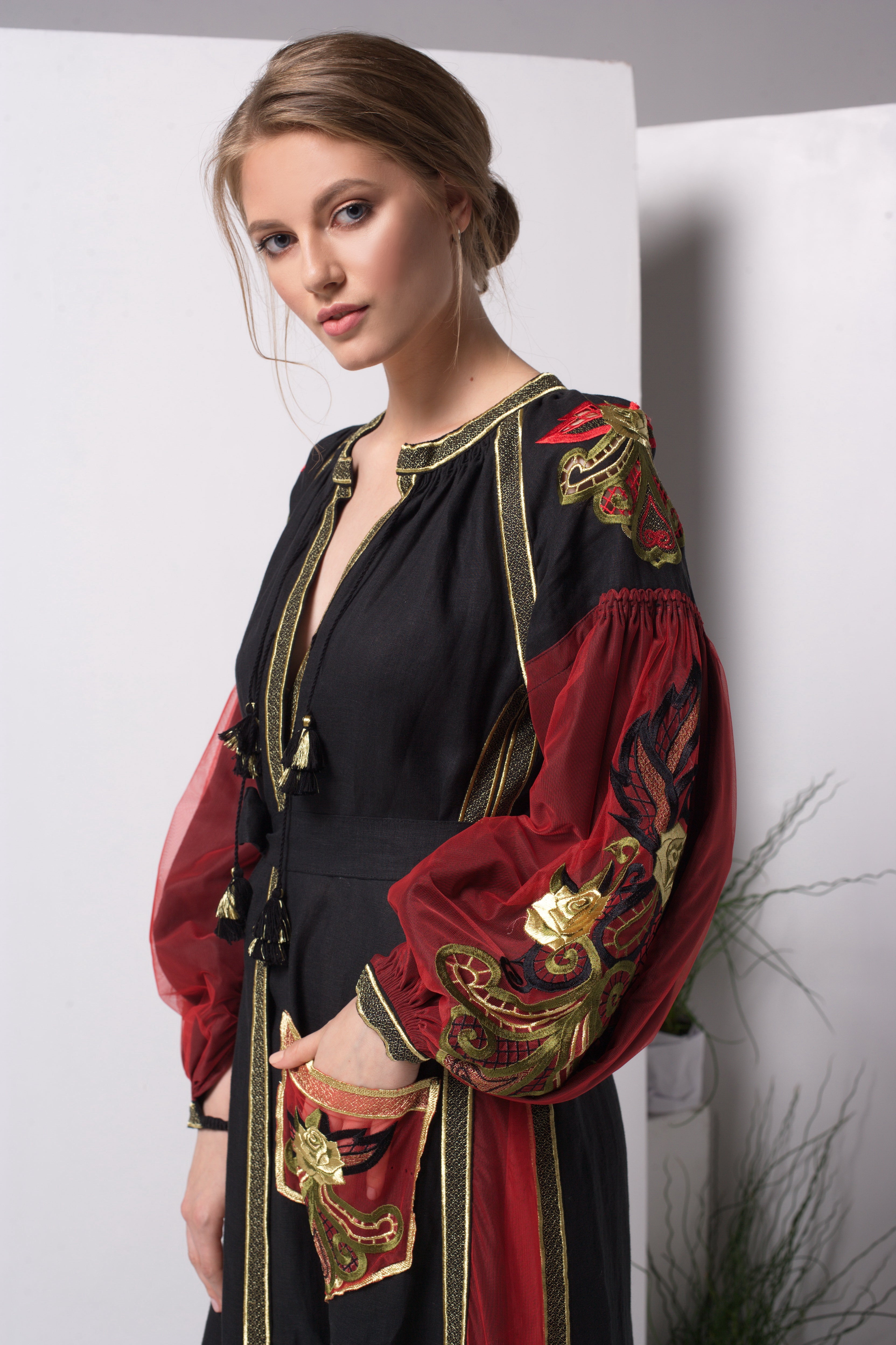 Annabo Rose Black Maxi Dress