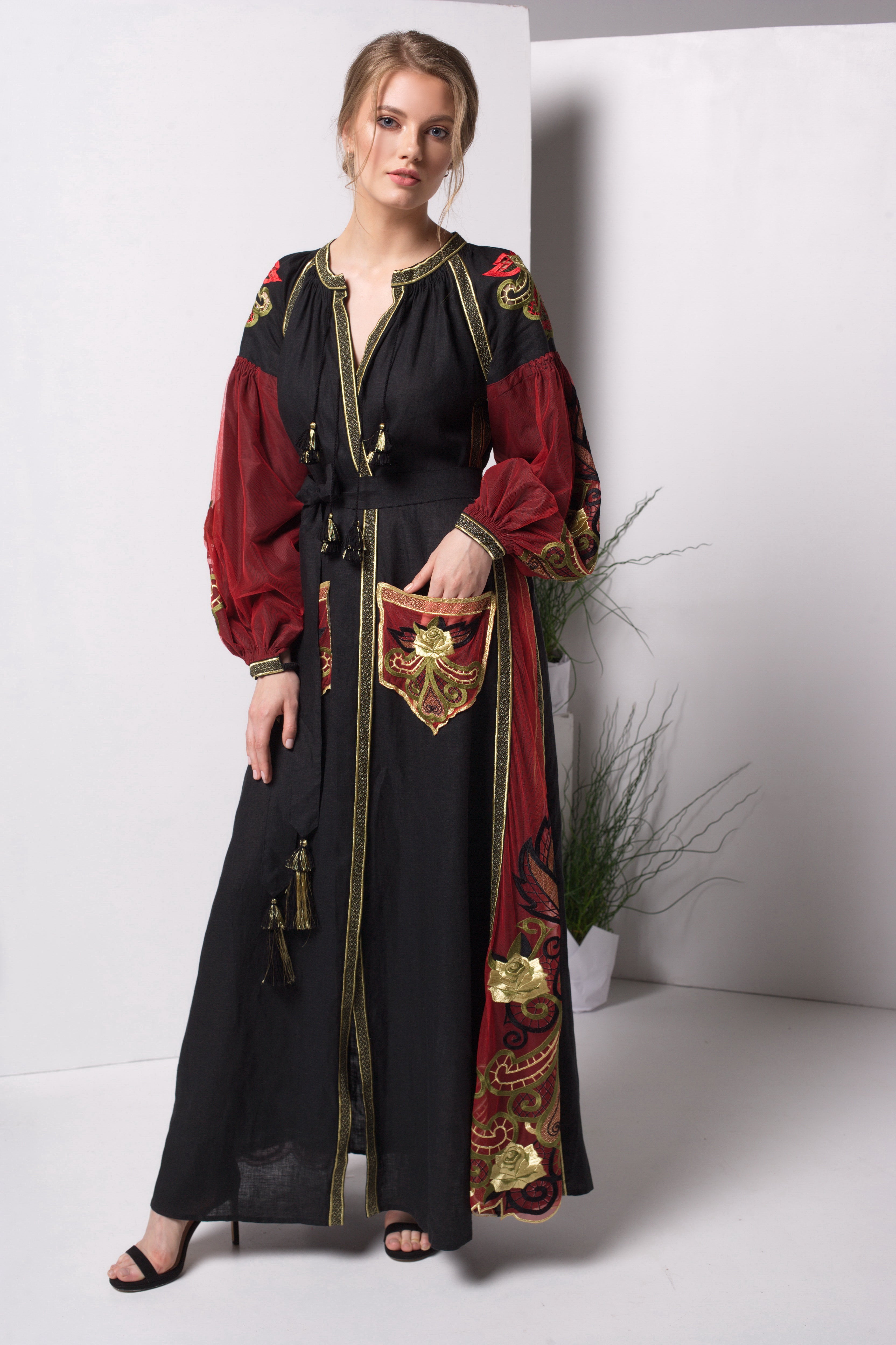 Annabo Rose Black Maxi Dress