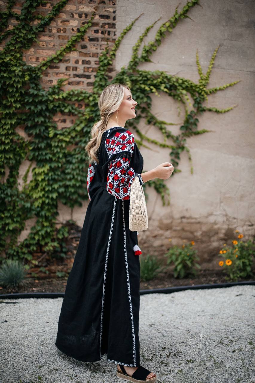 Annabo Svitanok Black Maxi Dress